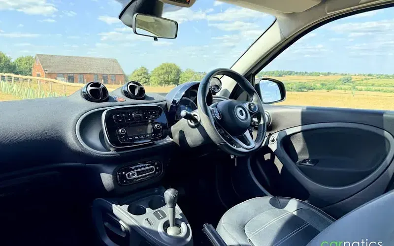 Used Smart ForFour Prime 90 HP (66 kW) 2016 White Hatchback