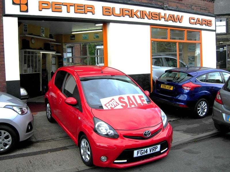 Red Used 2014 Toyota Aygo Hatchback | £3,850 (Good price) - Image 1/4
