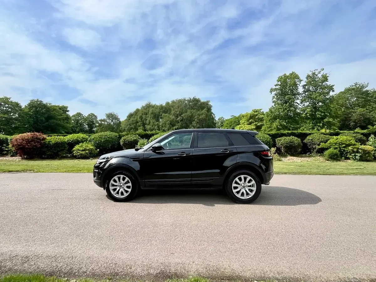Käytetty Land Rover Range Rover evoque SE 180 HP (132 kW) 2016 Musta Farmari