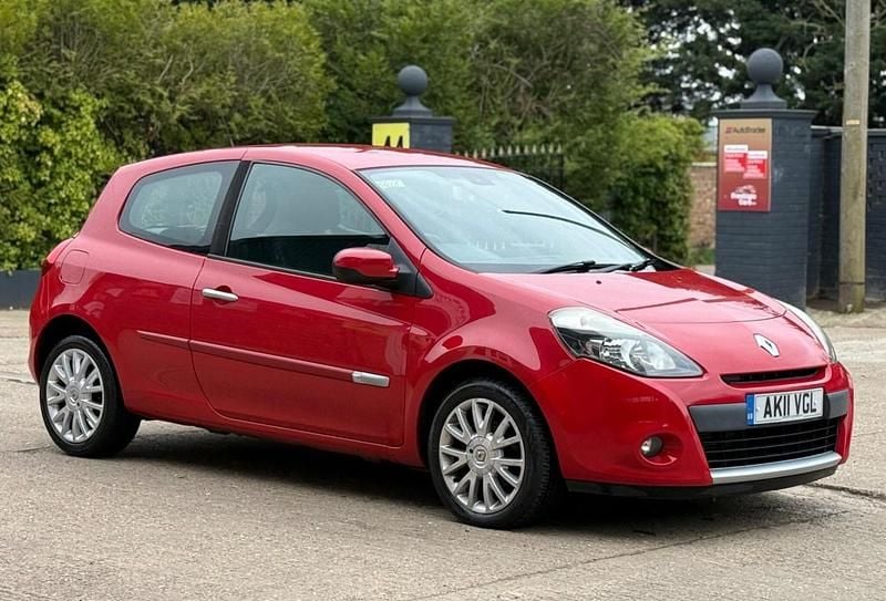 Used Renault Clio II Dynamique 88 HP (64 kW) 2011 Red Hatchback
