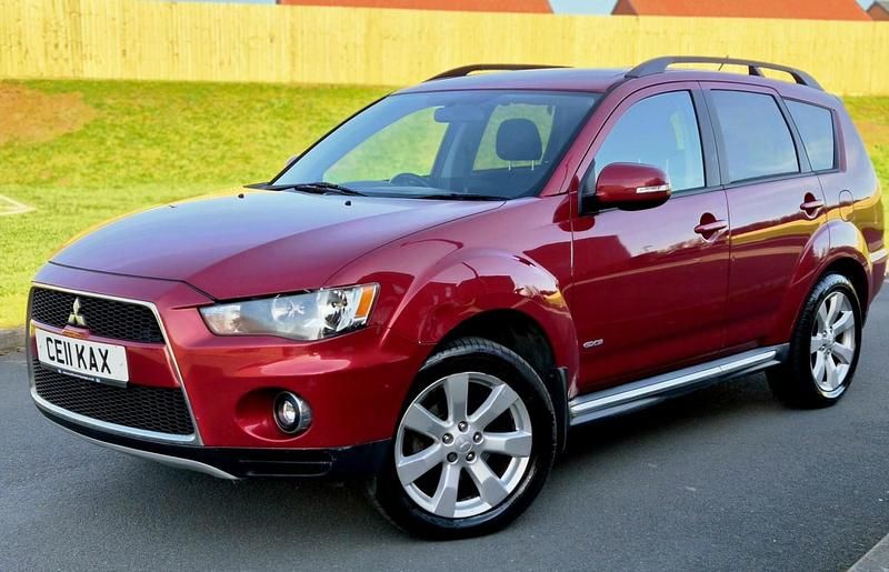 Used Mitsubishi Outlander 2011 Red SUV