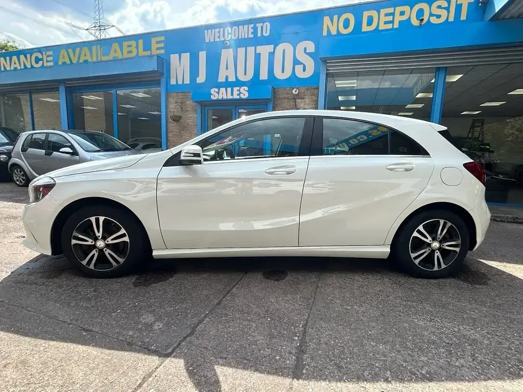 Used Mercedes A180 SE 121 HP (88 kW) 2016 White Hatchback