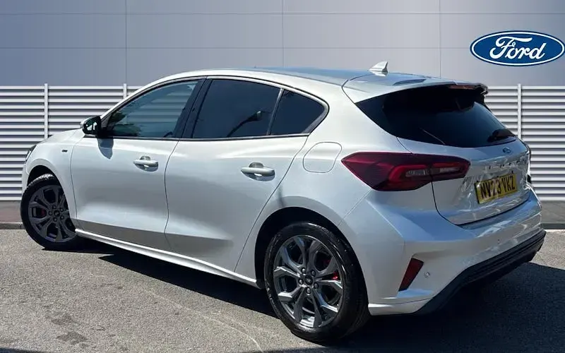 Używany Ford Focus ST-Line 125 KM (91 kW) 2023 Srebrny Hatchback