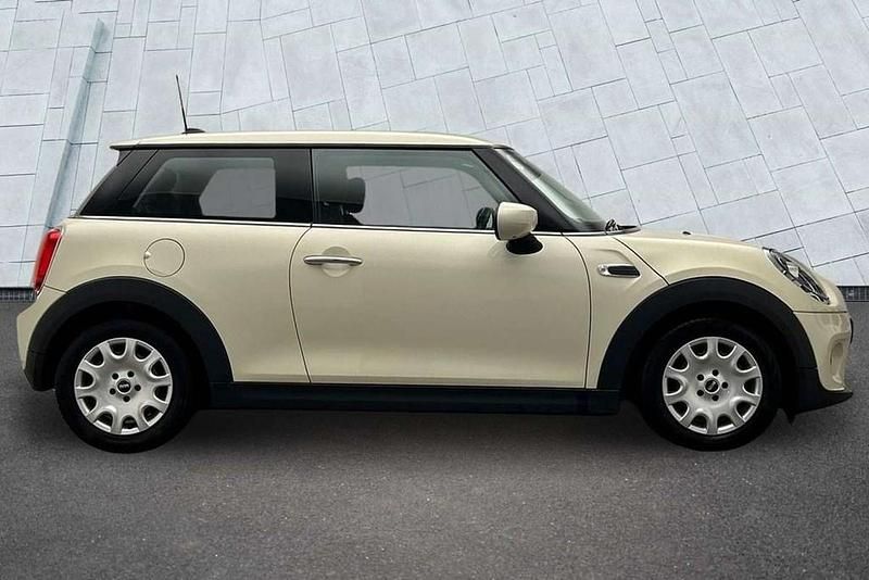 Used Mini ONE Classic 101 HP (74 kW) 2020 White Hatchback