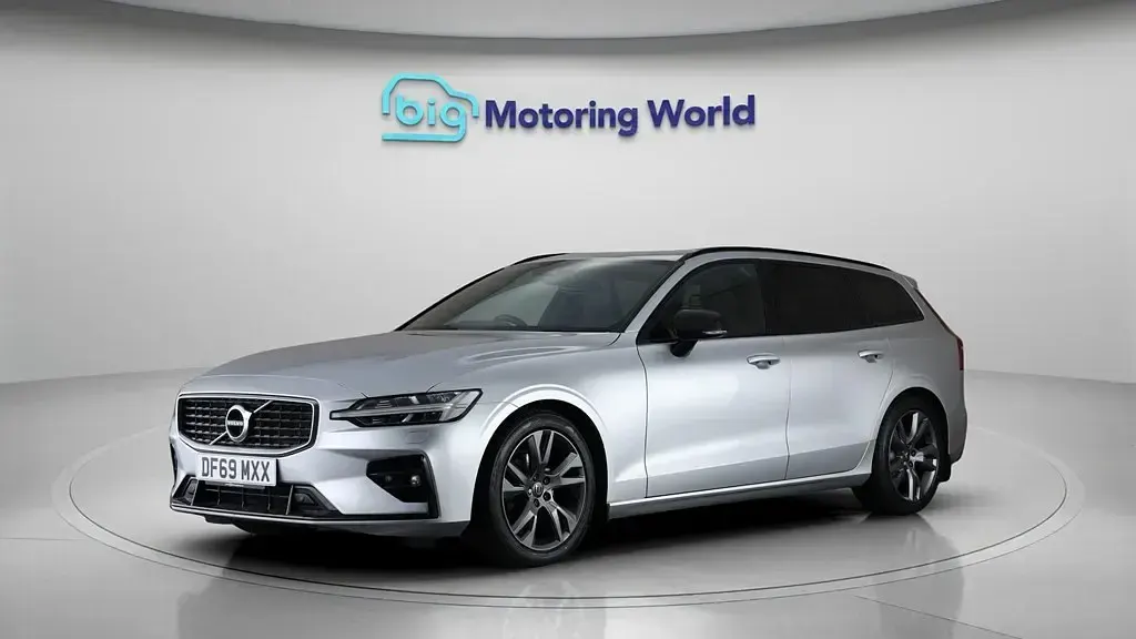 Usado Volvo V60 R-Design 150 CV (110 kW) 2020 Plateado Familiar