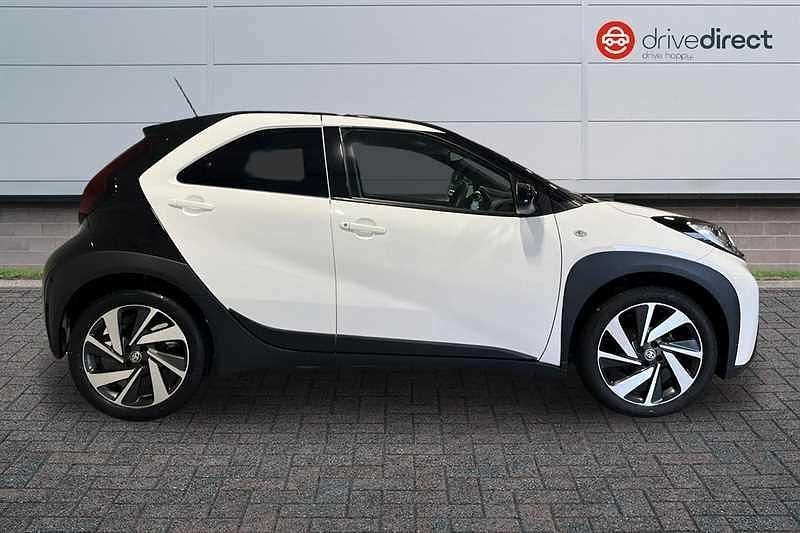 Used Toyota Aygo X 72 HP (52 kW) 2023 White SUV