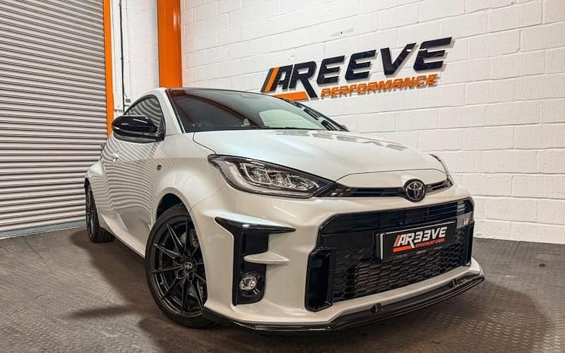 Used Toyota Yaris 261 HP (191 kW) 2021 White Hatchback