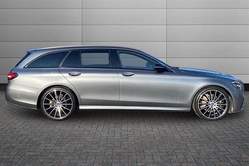 Usado Mercedes E200 AMG line 200 HP (147 kW) 2023 Cinzento Carrinha