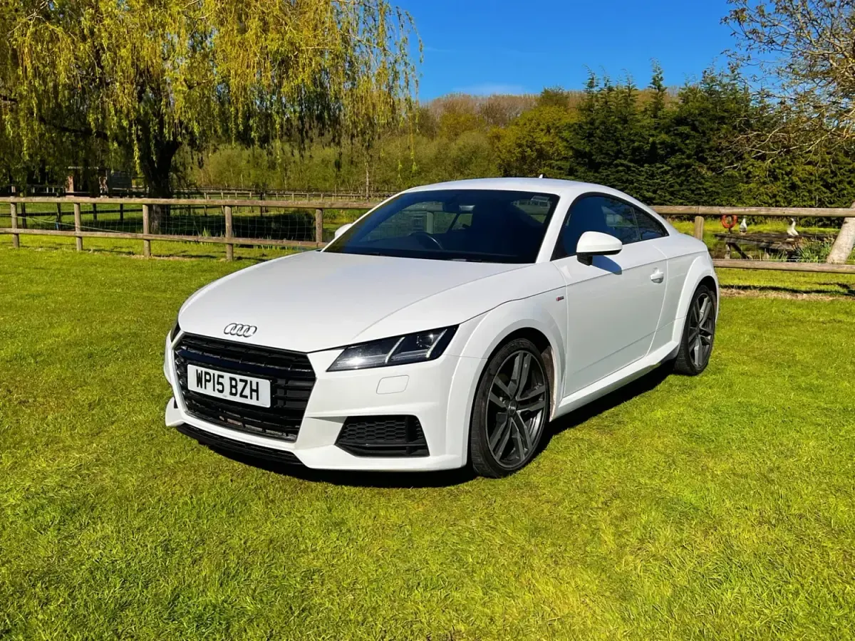 Begagnad Audi TT S-Line 184 HK (135 kW) 2015 Vit Sportkupé