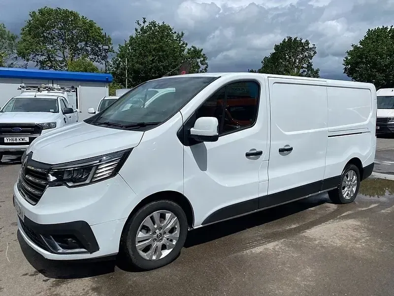 Used Renault Trafic 2023 White MPV