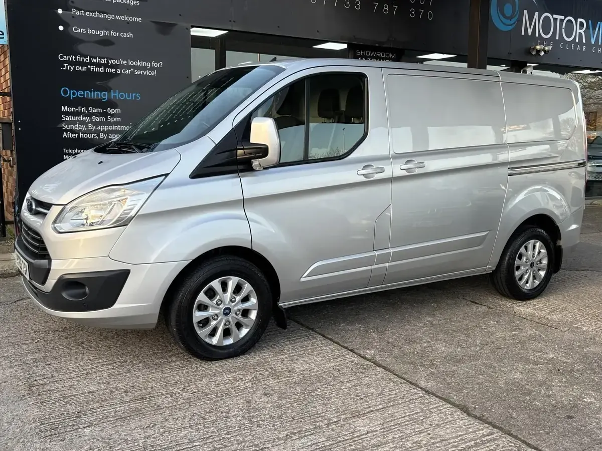 Used Ford Transit Custom Limited 130 HP (95 kW) 2017 Silver Van