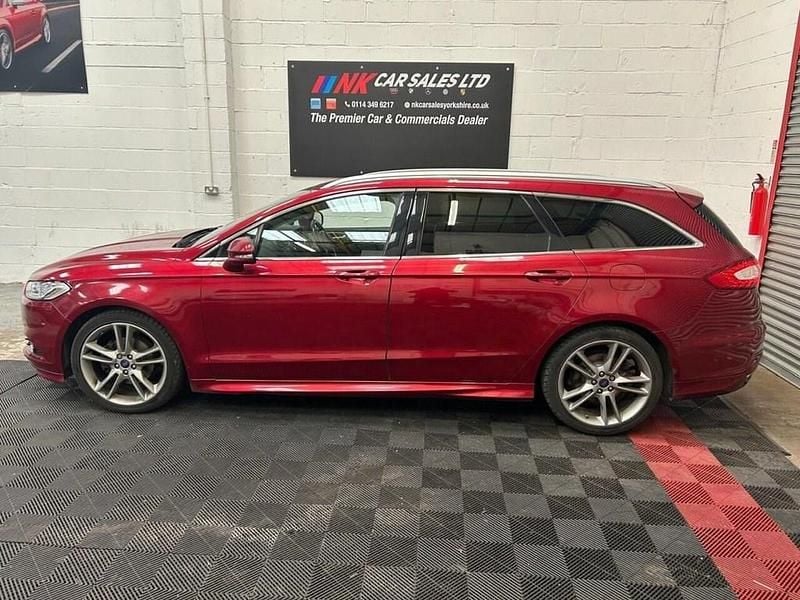 Used Ford Mondeo Titanium 180 HP (132 kW) 2015 Red Estate