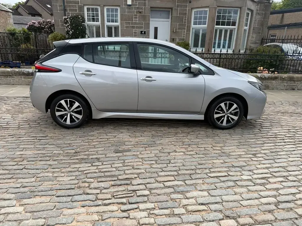 Used Nissan Leaf Acenta 110 kW (150 HP) 2022 Silver Hatchback
