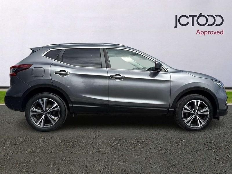 Used Nissan Qashqai N-Connecta 108 HP (79 kW) 2018 Grey SUV