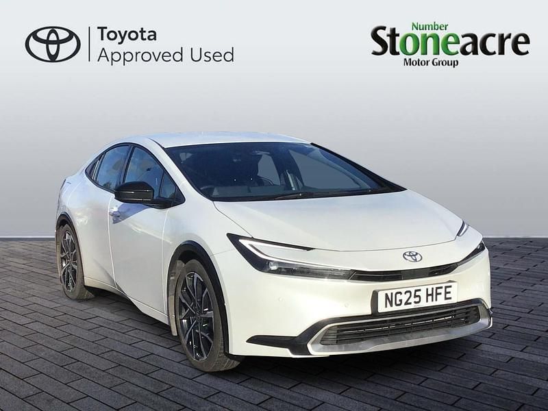 Used Toyota Prius 2025 White Hatchback