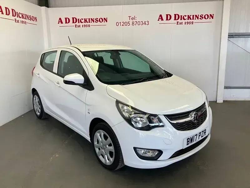 Used Vauxhall Viva 75 HP (55 kW) 2017 White Hatchback