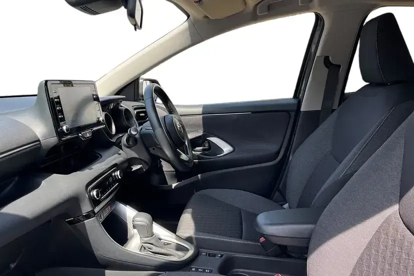 Used Toyota Yaris Design 114 HP (83 kW) 2023 Decuma grey Hatchback