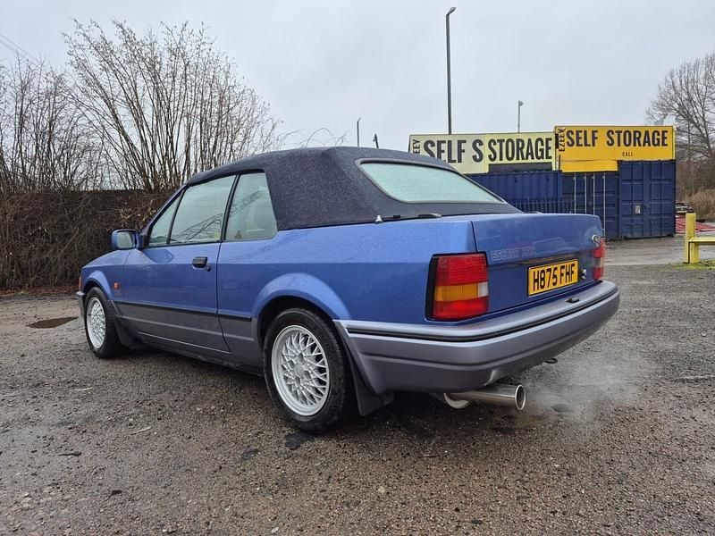 Begagnad Ford Escort Cabriolet 1990 Blå Cab