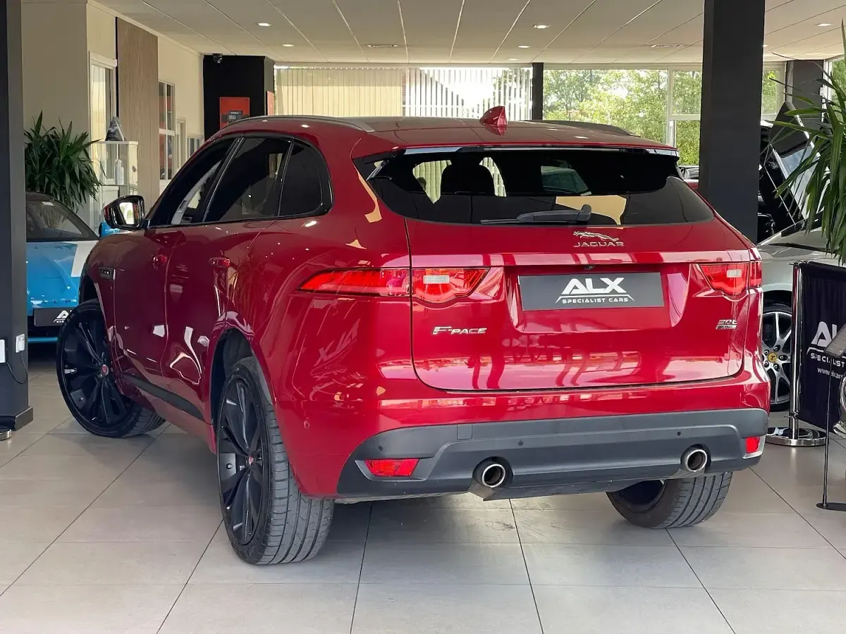 Used Jaguar F-Pace R-Sport 300 HP (220 kW) 2017 Red SUV