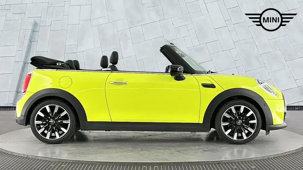 Usado Mini Cooper Exclusive 134 CV (98 kW) 2022 Amarillo Utilitario