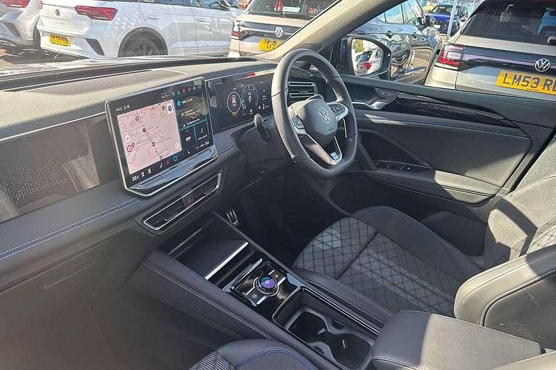 Usado VW Tiguan R-line 150 HP (110 kW) 2025 Cinzento SUV