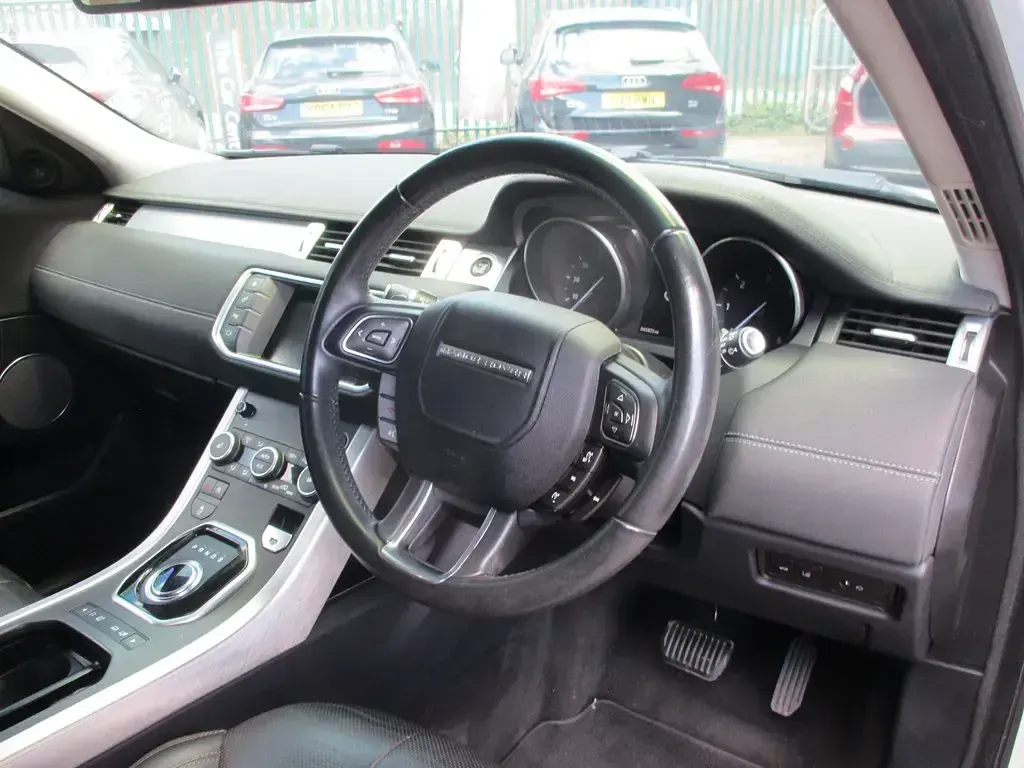 Used Land Rover Range Rover evoque SE 2017 White SUV