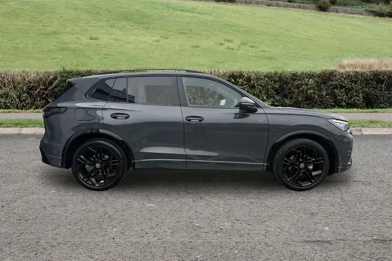 Used VW Tiguan R-line 150 HP (110 kW) 2025 Grey SUV