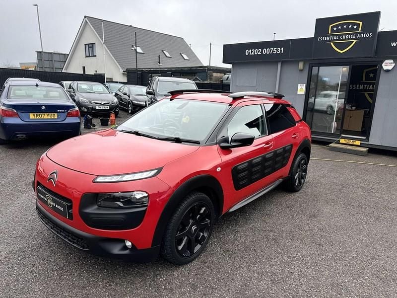 Used Citroën C4 Cactus Flair 100 HP (73 kW) 2015 Red Hatchback