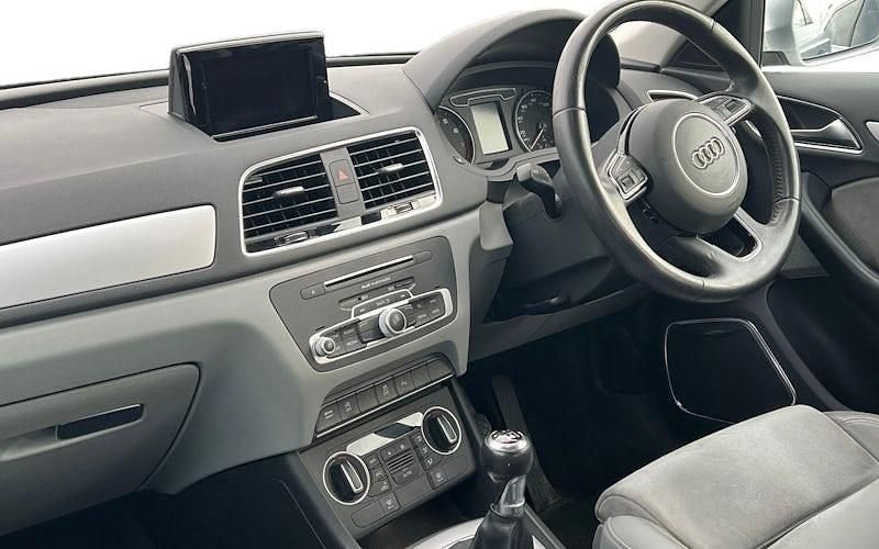 Usado Audi Q3 Design 150 HP (110 kW) 2016 Prateado SUV