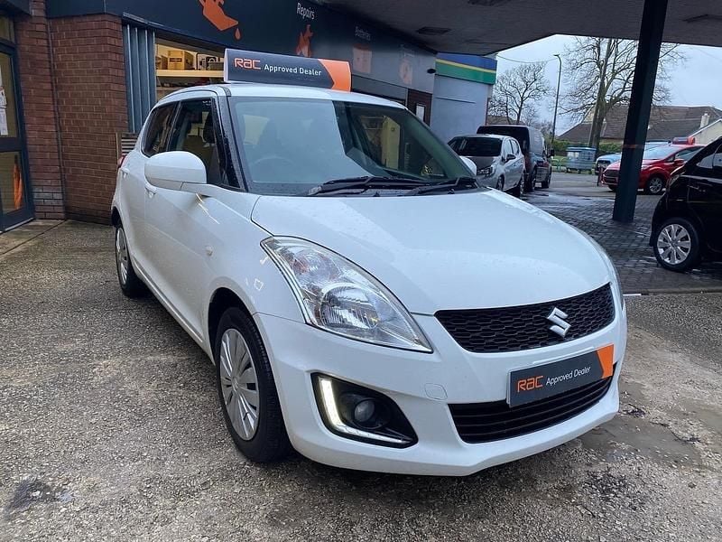 Used Suzuki Swift 2014 White Hatchback