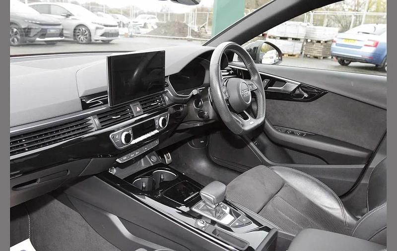 Used Audi A4 Black Edition 161 HP (118 kW) 2020 Red Sedan