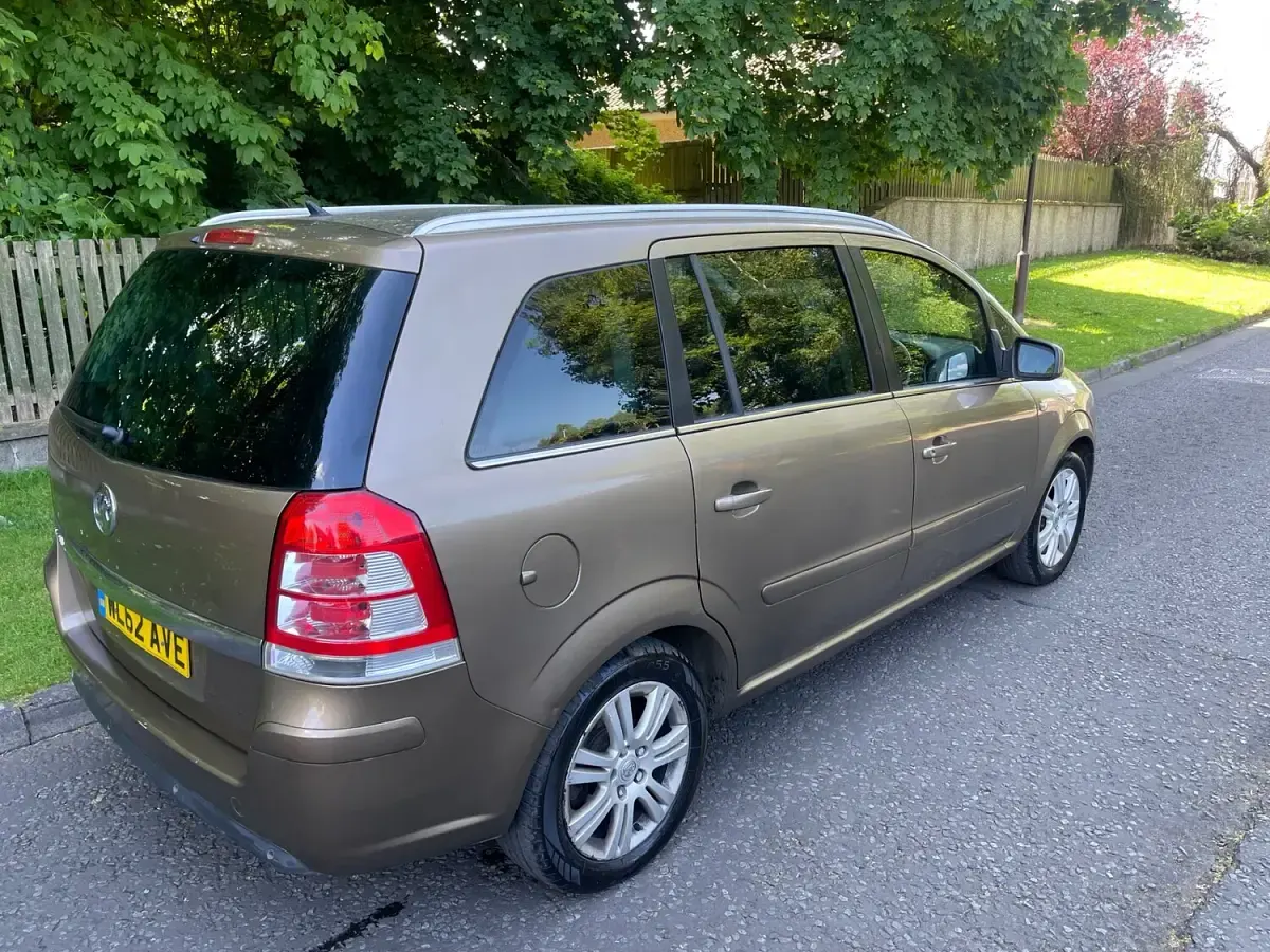 Used Vauxhall Zafira Design Edition 115 HP (84 kW) 2012 Bronze MPV