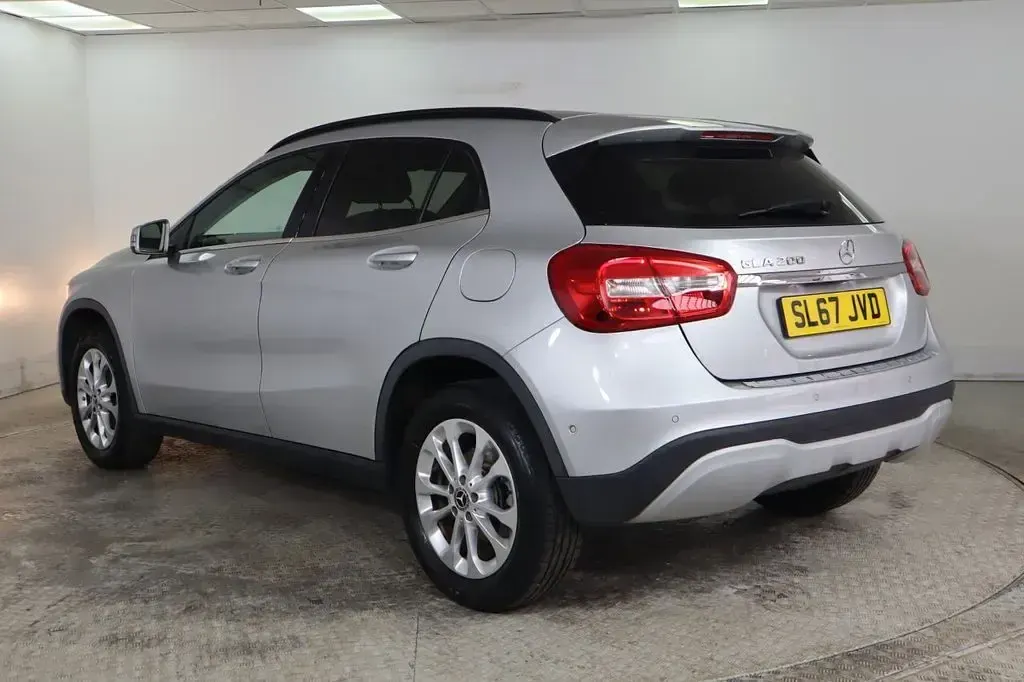 Used Mercedes GLA200 Executive 156 HP (114 kW) 2017 Silver SUV