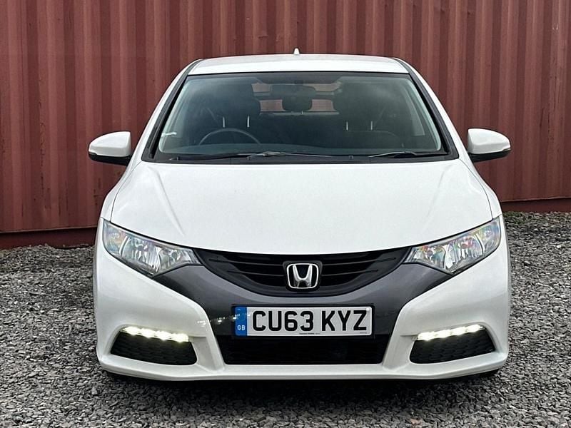 Used Honda Civic SE 100 HP (73 kW) 2013 White Hatchback