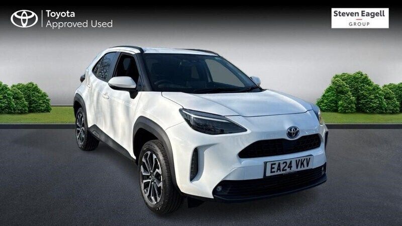 White Used 2024 Toyota Yaris Hybrid Design Hatchback | £23,300 (Expensive) - Image 1/2