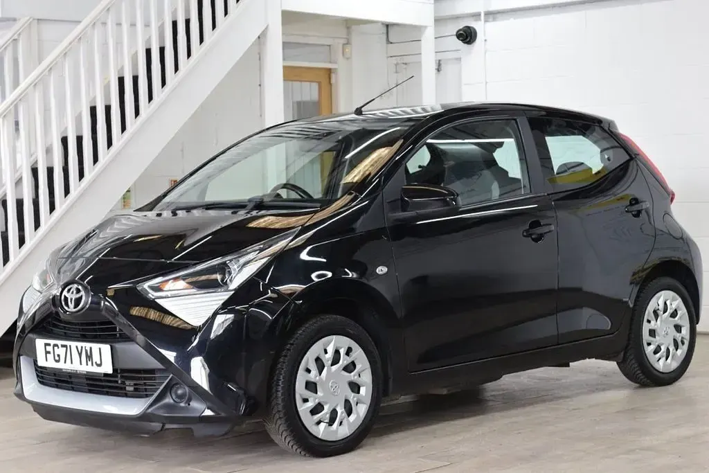Used Toyota Aygo X-play 71 HP (52 kW) 2022 Black Hatchback