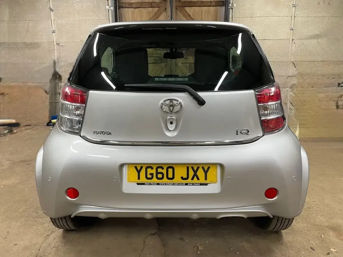 Used Toyota iQ 68 HP (50 kW) 2010 Silver Hatchback