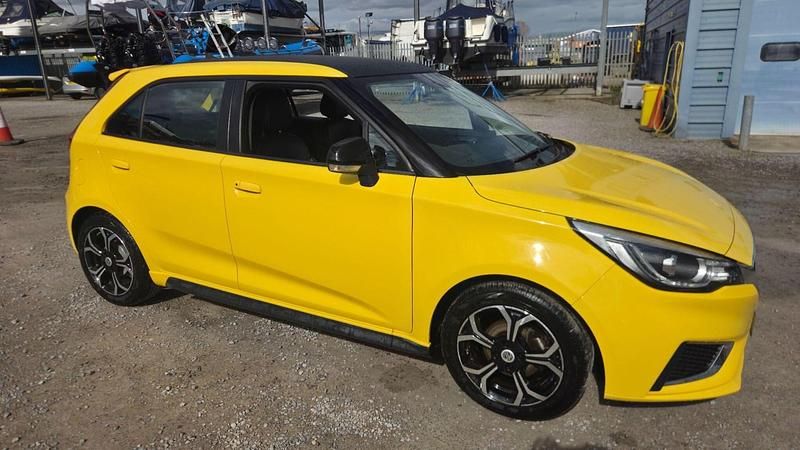 Used MG MG3 Exclusive 106 HP (77 kW) 2022 Yellow Hatchback