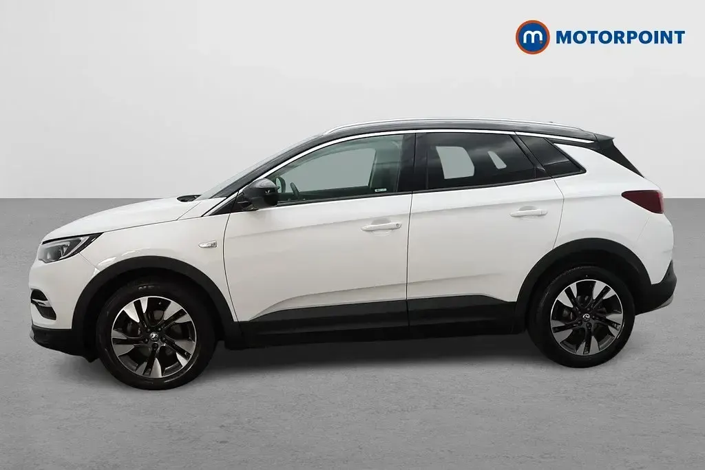 Used Vauxhall Grandland X Sport 131 HP (96 kW) 2018 White SUV