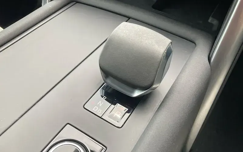 Used Land Rover Discovery SE Dynamic 300 HP (220 kW) 2022 White SUV