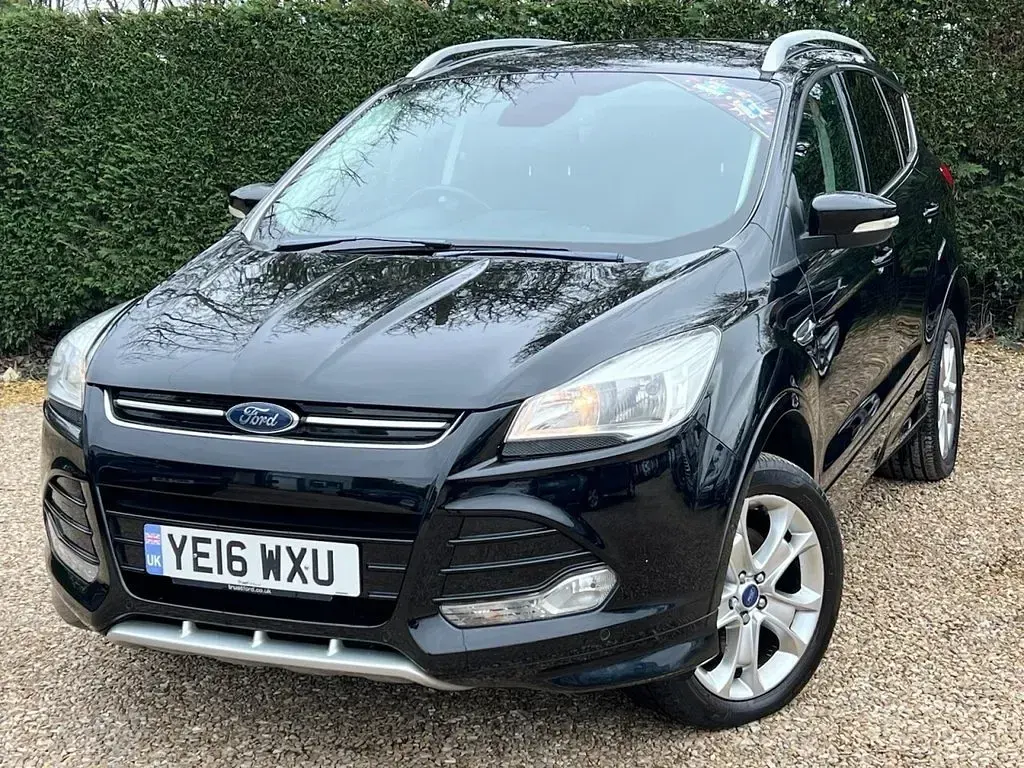 Usado Ford Kuga Sport 180 CV (132 kW) 2016 Negro SUV