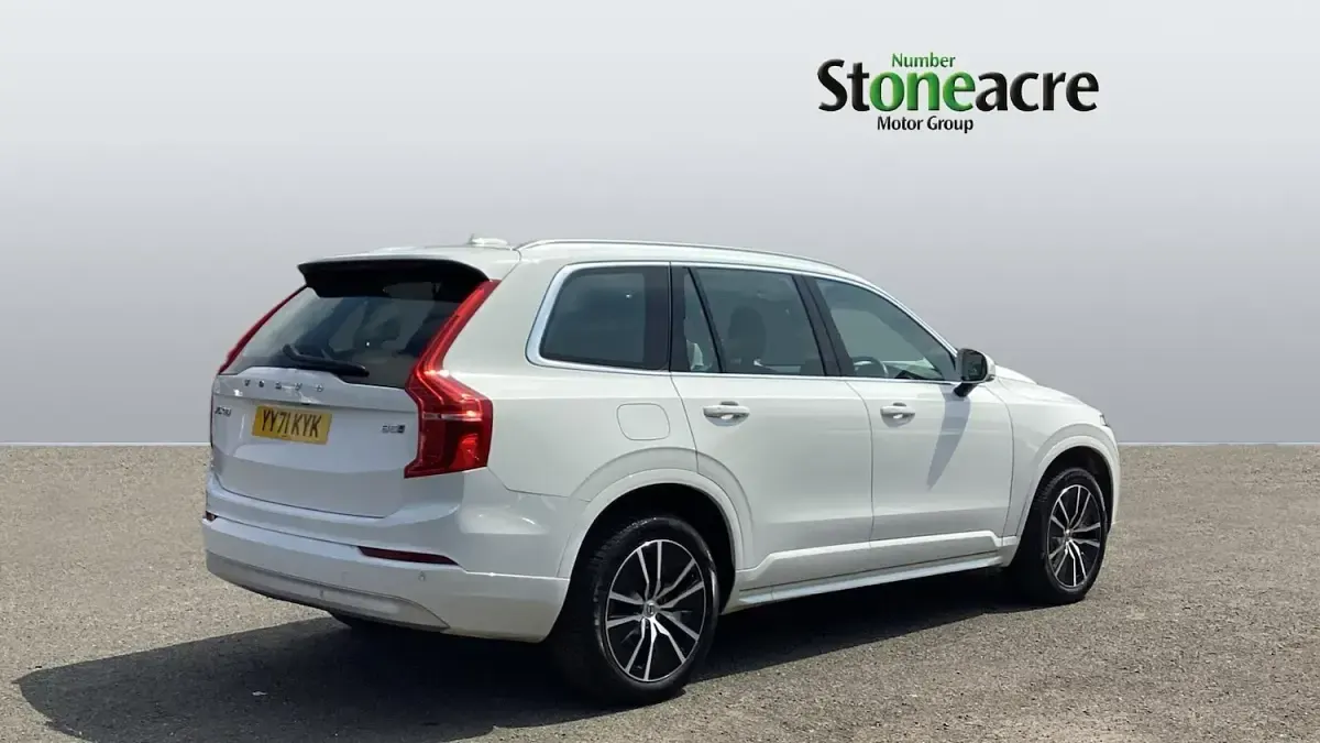 Used Volvo XC90 Momentum 235 HP (172 kW) 2021 White SUV