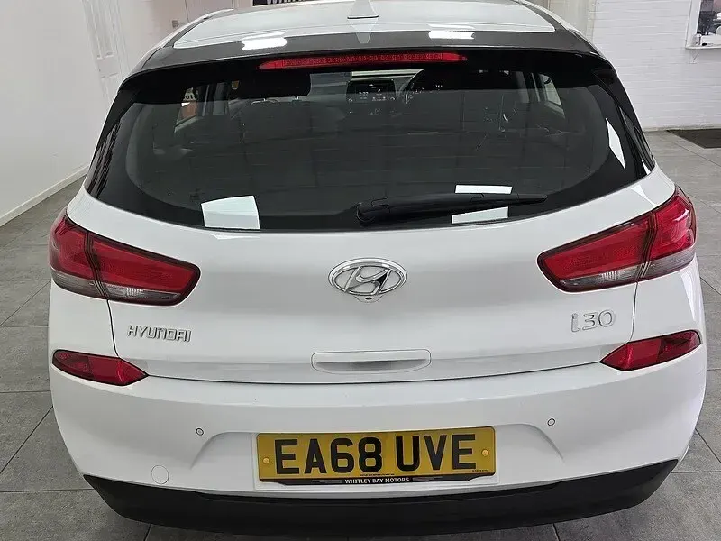 Used Hyundai i30 SE 120 HP (88 kW) 2018 White Hatchback