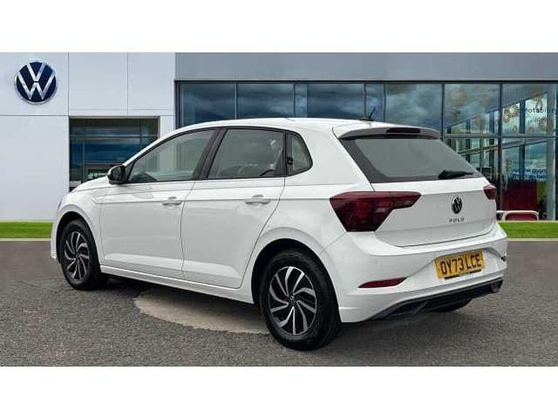 Used VW Polo Life 95 HP (69 kW) 2023 Pure white Hatchback