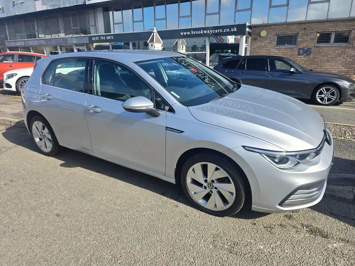 Używany VW Golf VII Style 130 KM (95 kW) 2020 Srebrny Hatchback