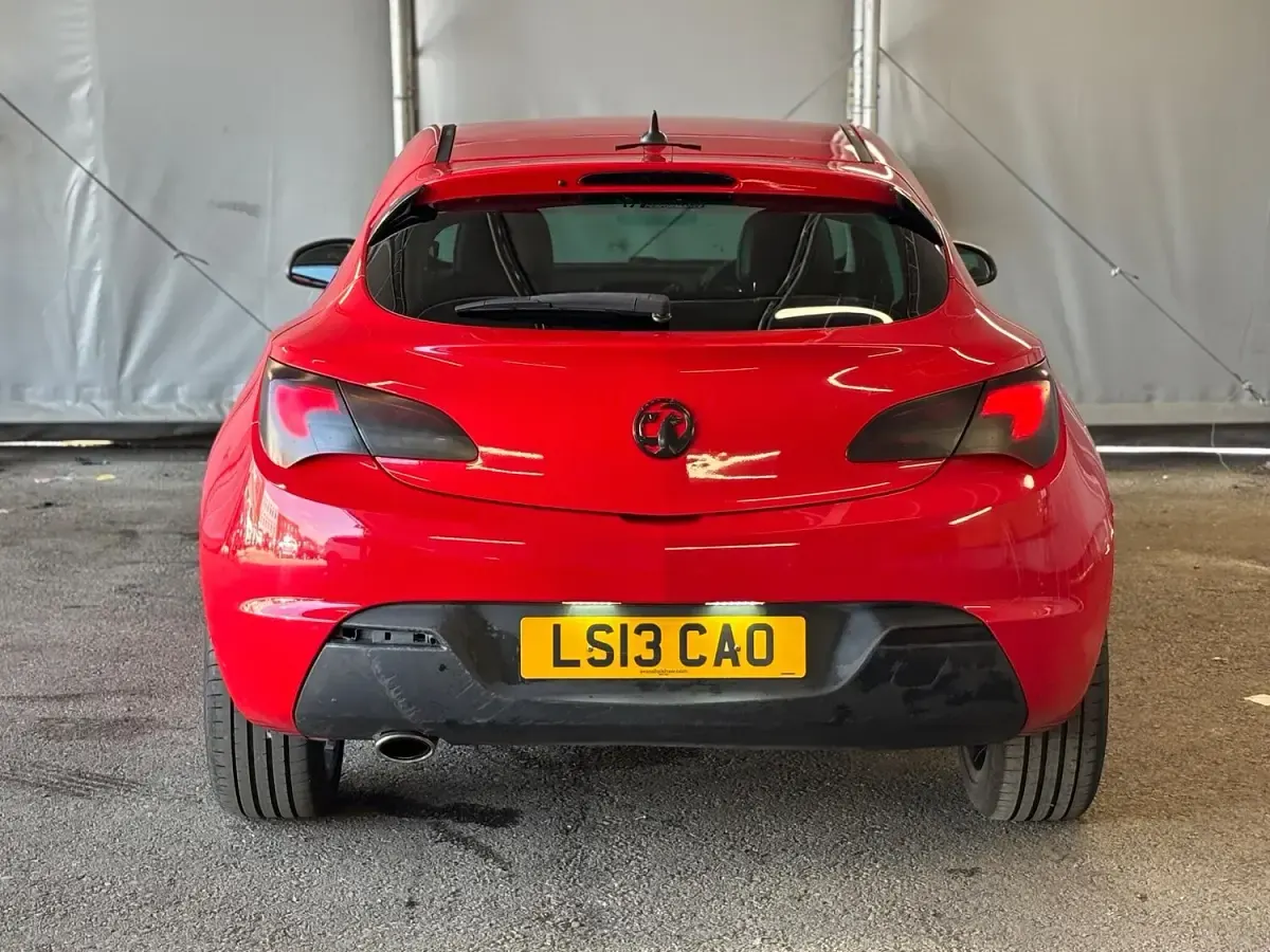Used Vauxhall Astra GTC SRi 140 HP (102 kW) 2013 Red Hatchback