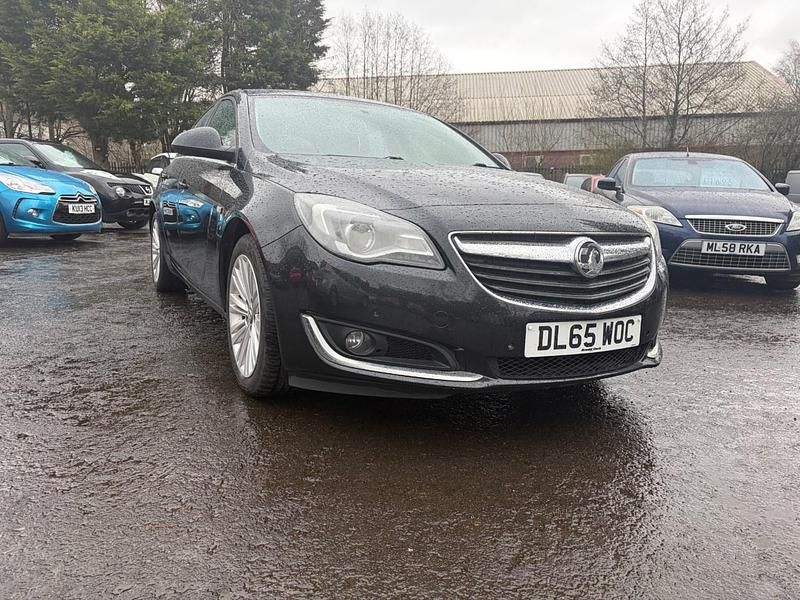 Used Vauxhall Insignia Design Edition 140 HP (102 kW) 2015 Black Hatchback