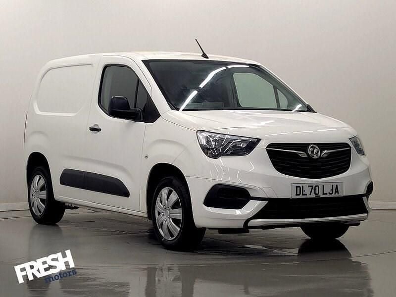 White Used 2020 Vauxhall Combo Sportive MPV | £7,990 (Fair price) - Image 1/4