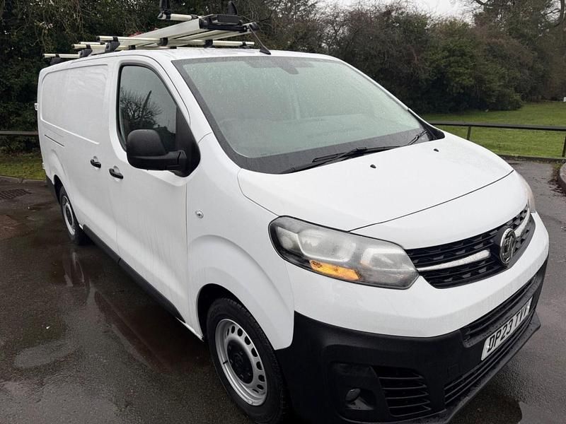 Used Vauxhall Vivaro 145 HP (106 kW) 2023 White MPV