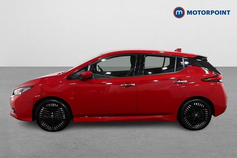 Used Nissan Leaf N-Connecta 110 kW (150 HP) 2022 Red Hatchback